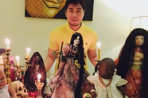 Bikin merinding, ini 7 potret koleksi boneka mistis milik Roy Kiyoshi