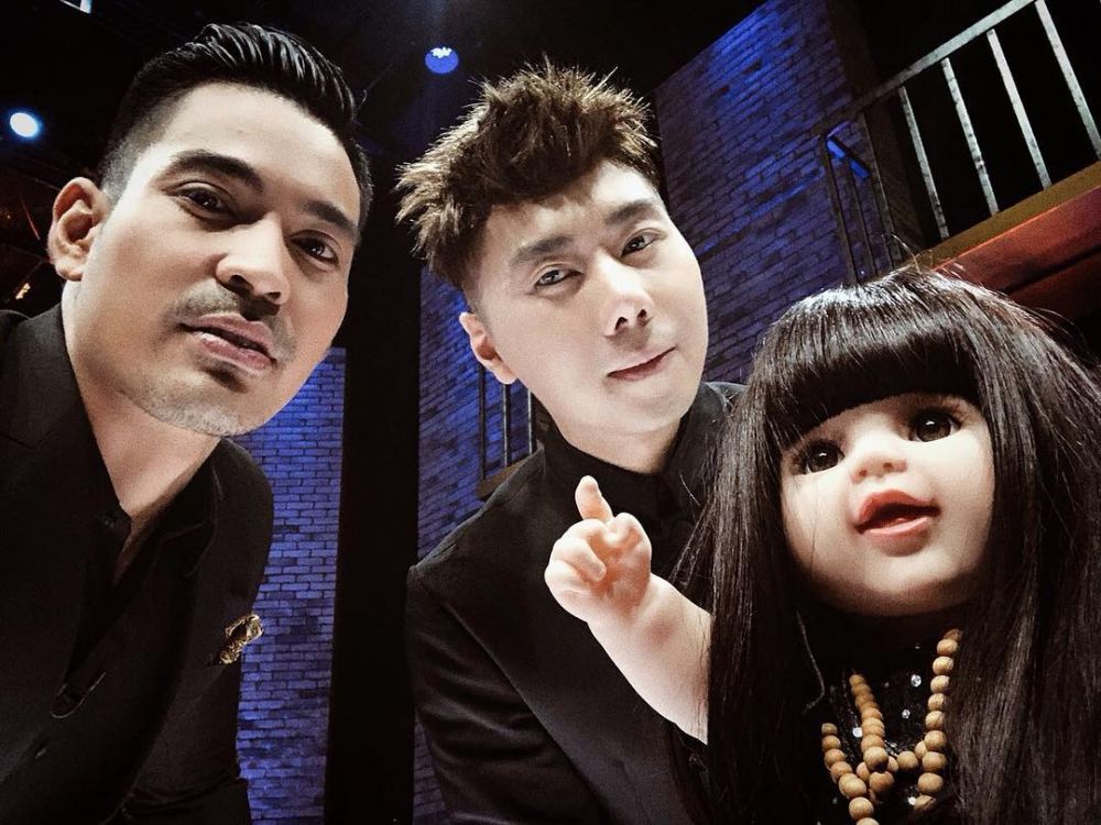 Bikin merinding, ini 7 potret koleksi boneka mistis milik Roy Kiyoshi