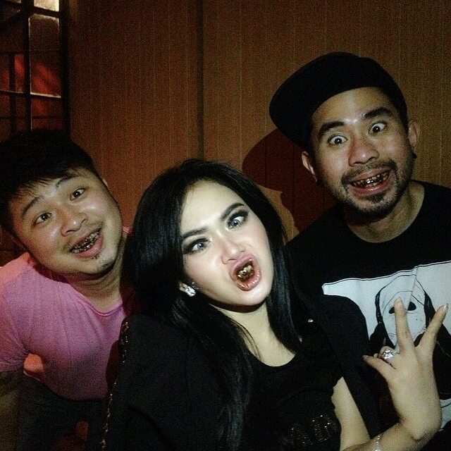 Biasa tampil bak princess, ini 7 potret Syahrini saat bergaya konyol 