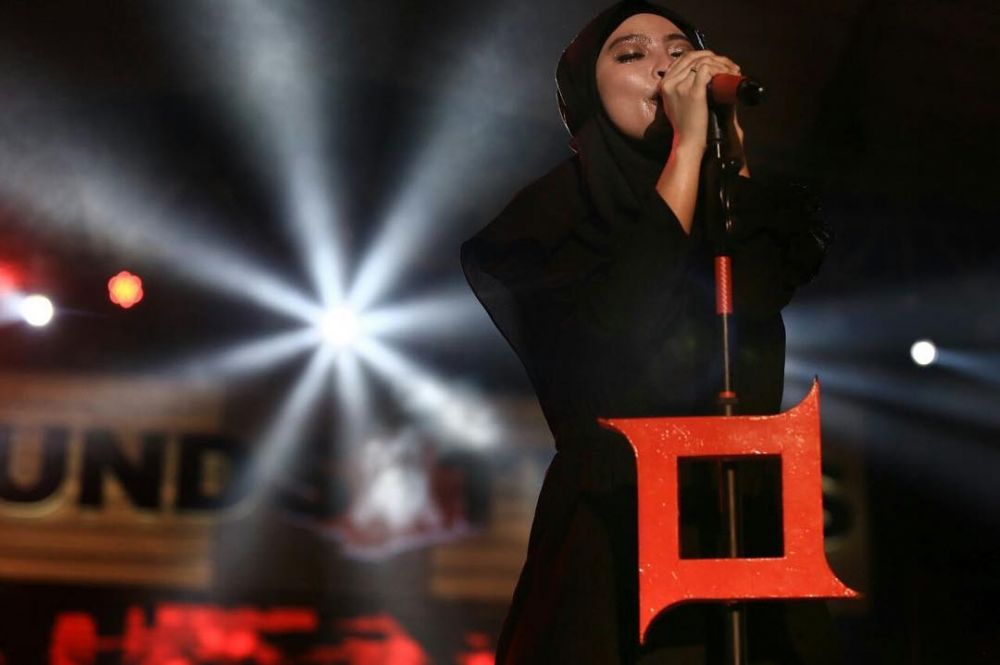 Biasa tampil sangar, ini 8 potret Tantri 'Kotak' dalam balutan hijab