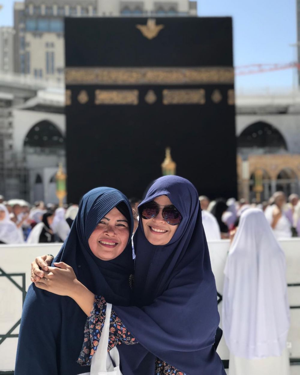 Biasa tampil sangar, ini 8 potret Tantri 'Kotak' dalam balutan hijab