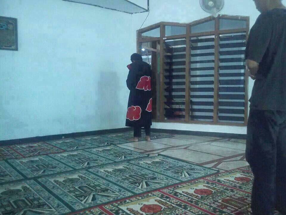 10 Tingkah orang Indonesia cosplay tidak pada tempatnya, absurd abis