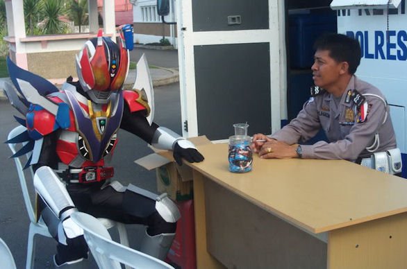 10 Tingkah orang Indonesia cosplay tidak pada tempatnya, absurd abis
