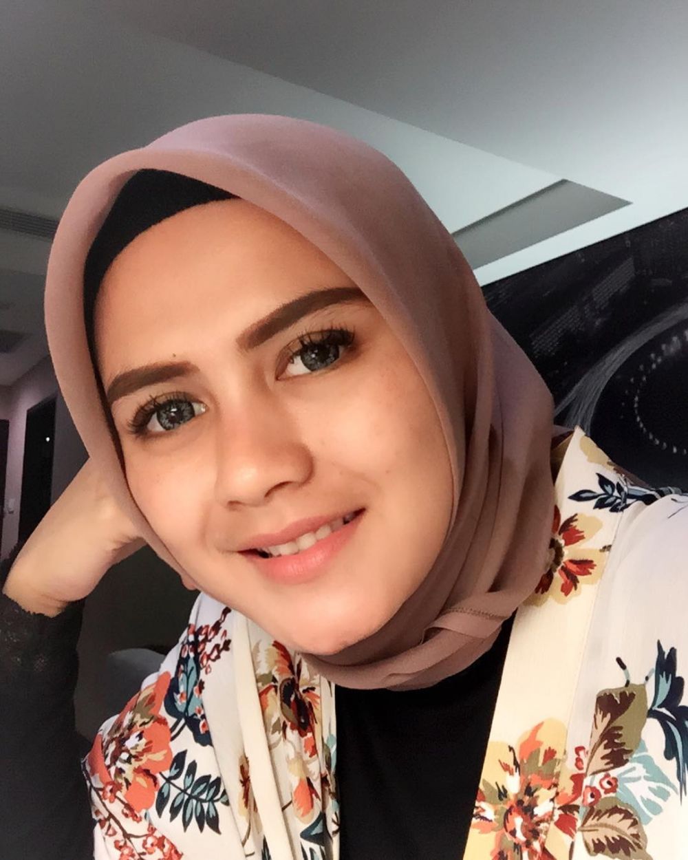 Usai menikah, begini 10 gaya hijab sehari-hari si cantik Bripda Aisyah