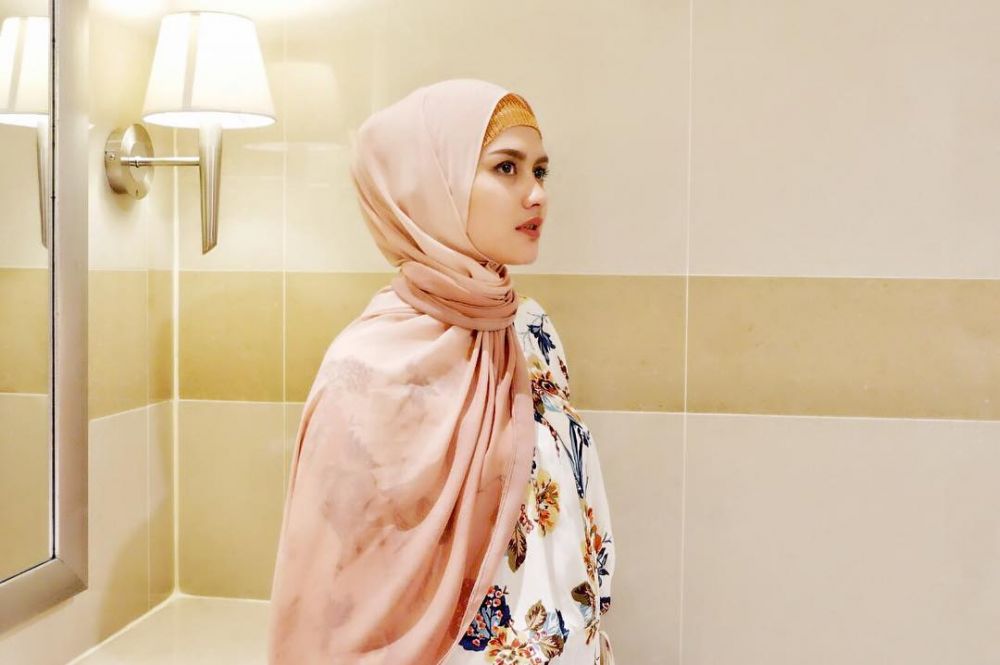 Usai menikah, begini 10 gaya hijab sehari-hari si cantik Bripda Aisyah