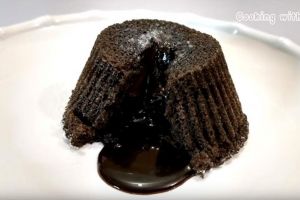 Resep mudah bikin Oreo lava cake, kue berlumer cokelat kekinian