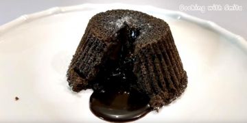 Resep mudah bikin Oreo lava cake, kue berlumer cokelat kekinian
