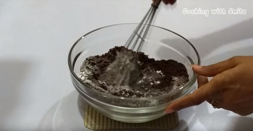 Resep mudah bikin Oreo lava cake, kue berlumer cokelat kekinian