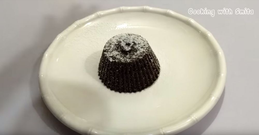 Resep mudah bikin Oreo lava cake, kue berlumer cokelat kekinian