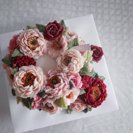 8 Kreasi flowercake, kue cantik dengan hiasan bak bunga asli