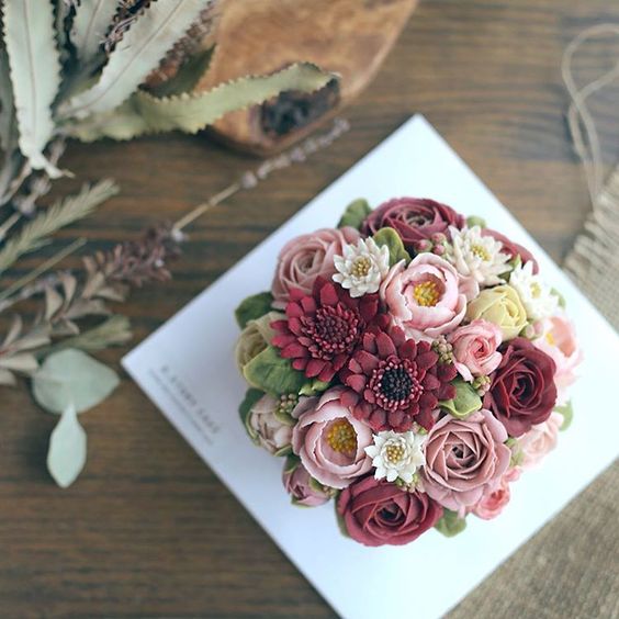 8 Kreasi flowercake kue cantik dengan hiasan bak bunga asli