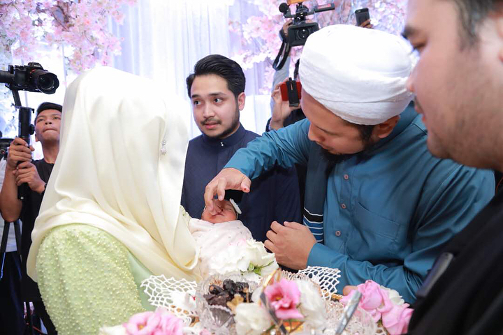 Dikenalkan ke publik, ini 11 momen aqiqah anak pertama Siti Nurhaliza