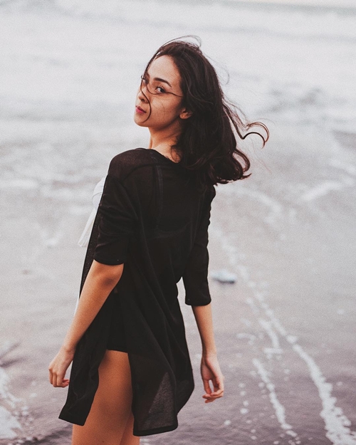 10 Pose menantang Anya Geraldine, selebgram yang jadi ratu endorse