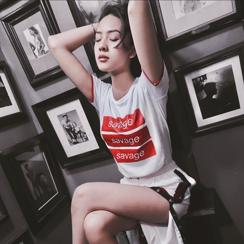 10 Pose menantang Anya Geraldine, selebgram yang jadi ratu endorse