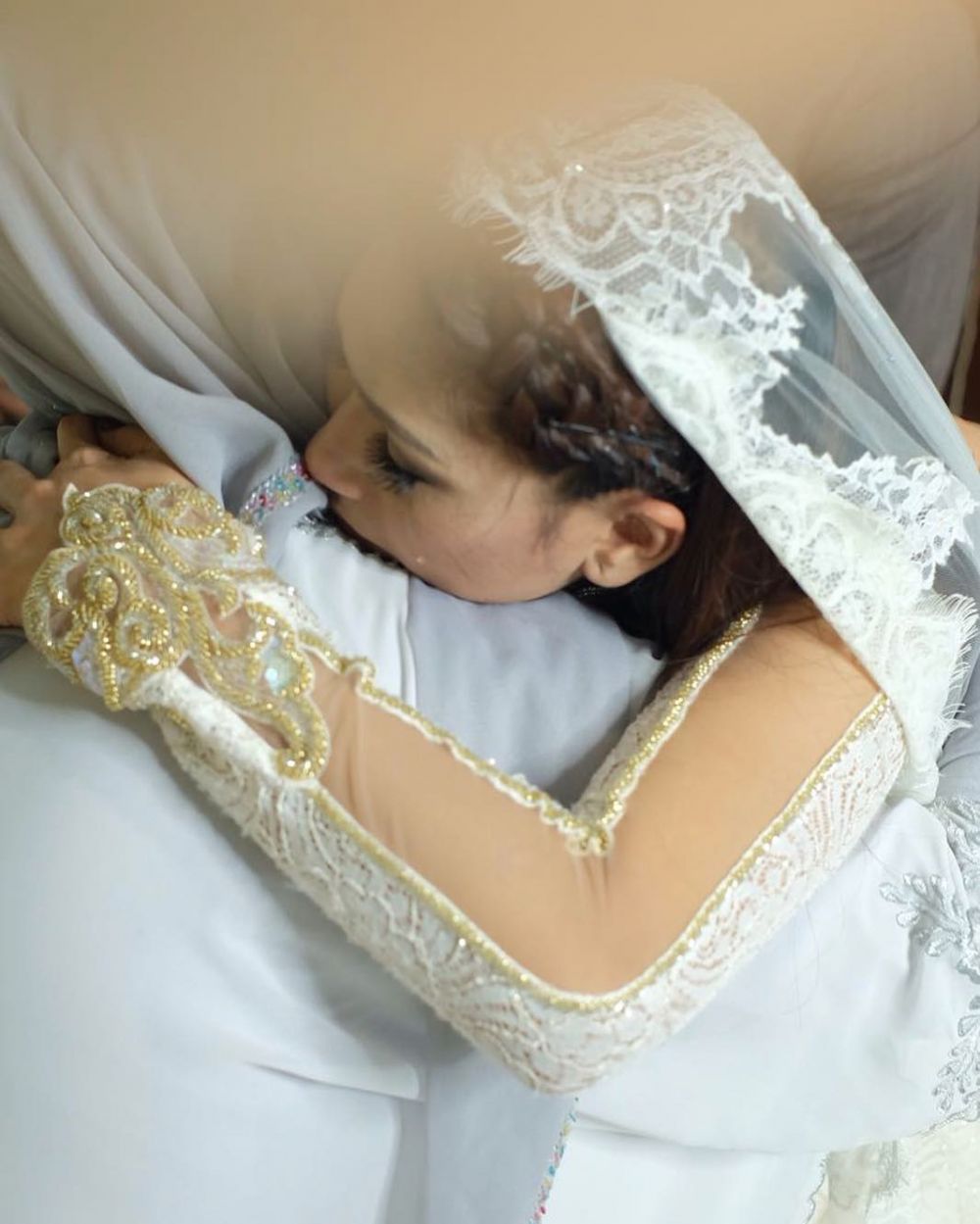 Menikah dengan mantan suami, ini  momen sakral pernikahan Tata Janeeta