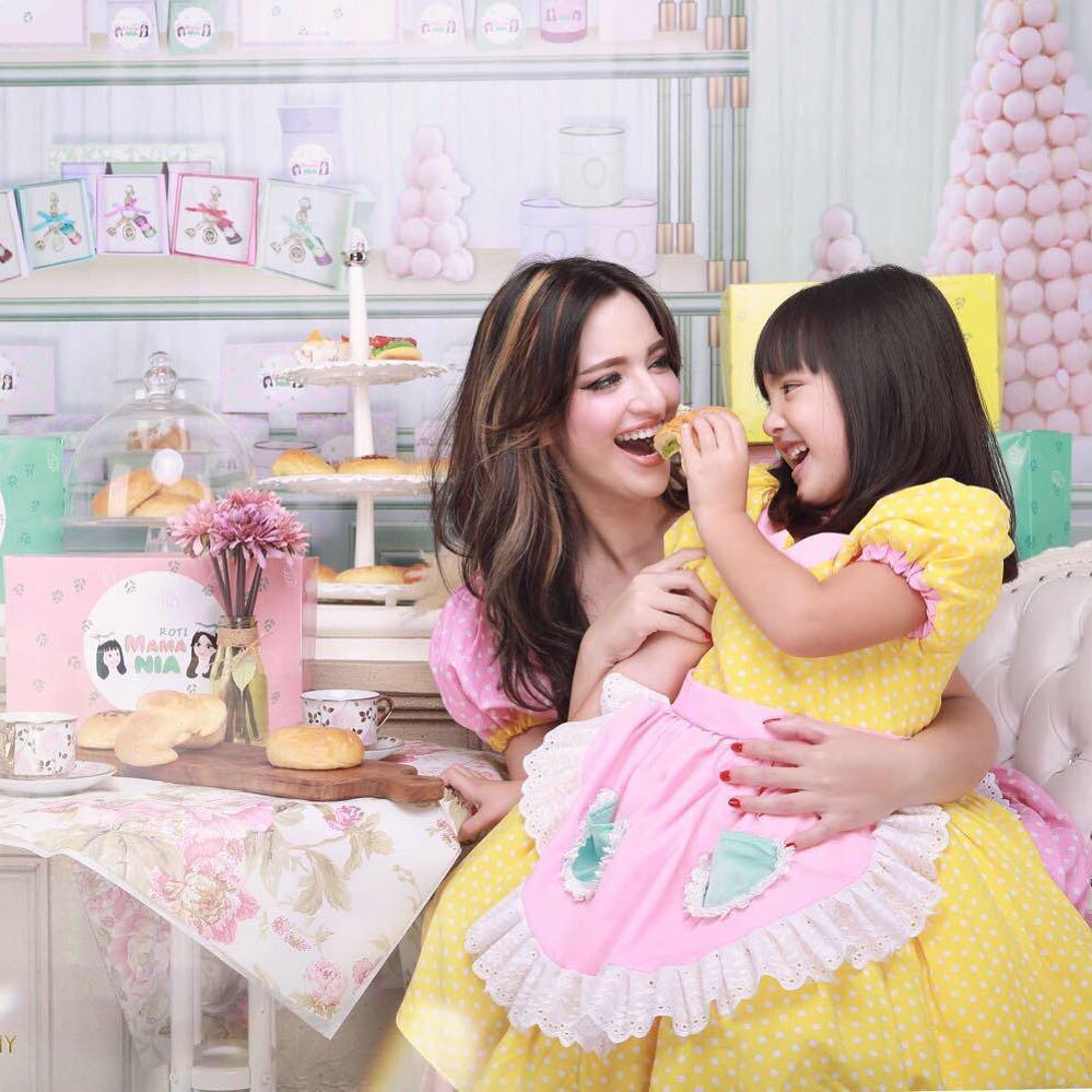 5 Bisnis makanan artis ini dikritik habis-habisan, wah kenapa ya?