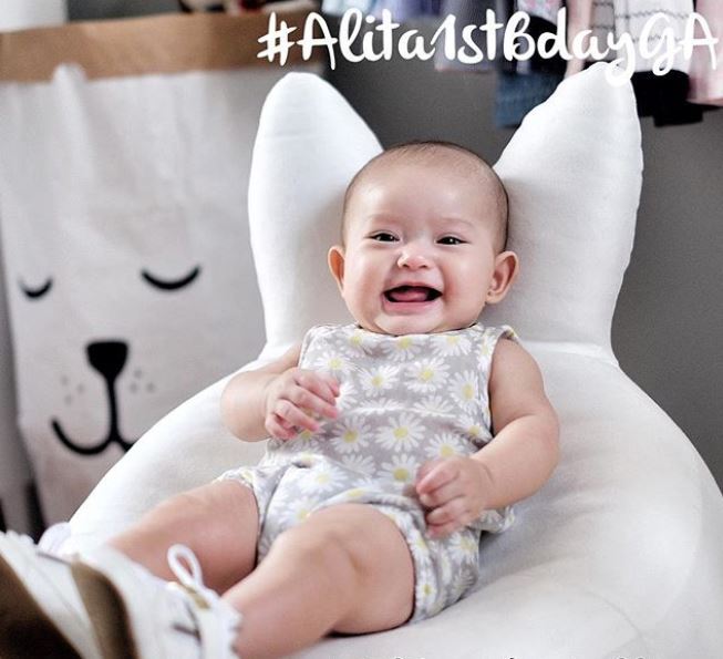 8 Potret baby Alita, anak Alice Norin yang imut dan ekspresif abis
