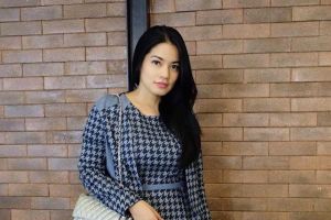 Unggah foto berhijab, warganet ramai-ramai puji kecantikan Titi Kamal