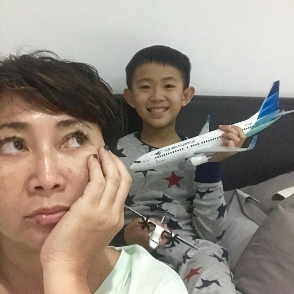 10 Momen seru Indy Barends keluarga kecilnya, sama-sama suka iseng