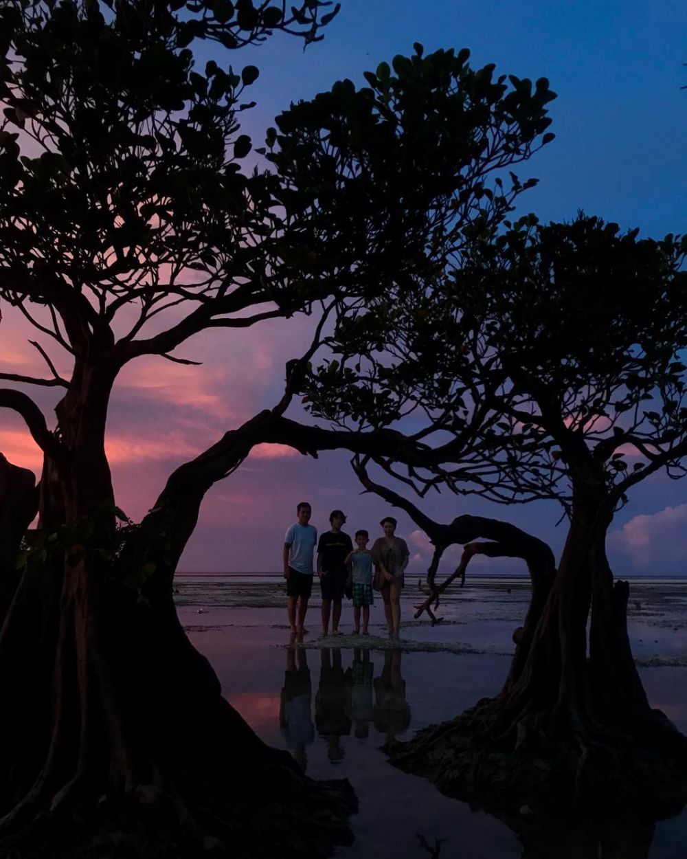 10 Momen seru Indy Barends keluarga kecilnya, sama-sama suka iseng