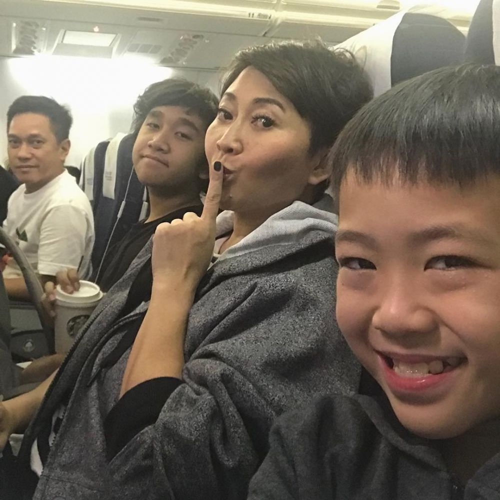 10 Momen seru Indy Barends keluarga kecilnya, sama-sama suka iseng