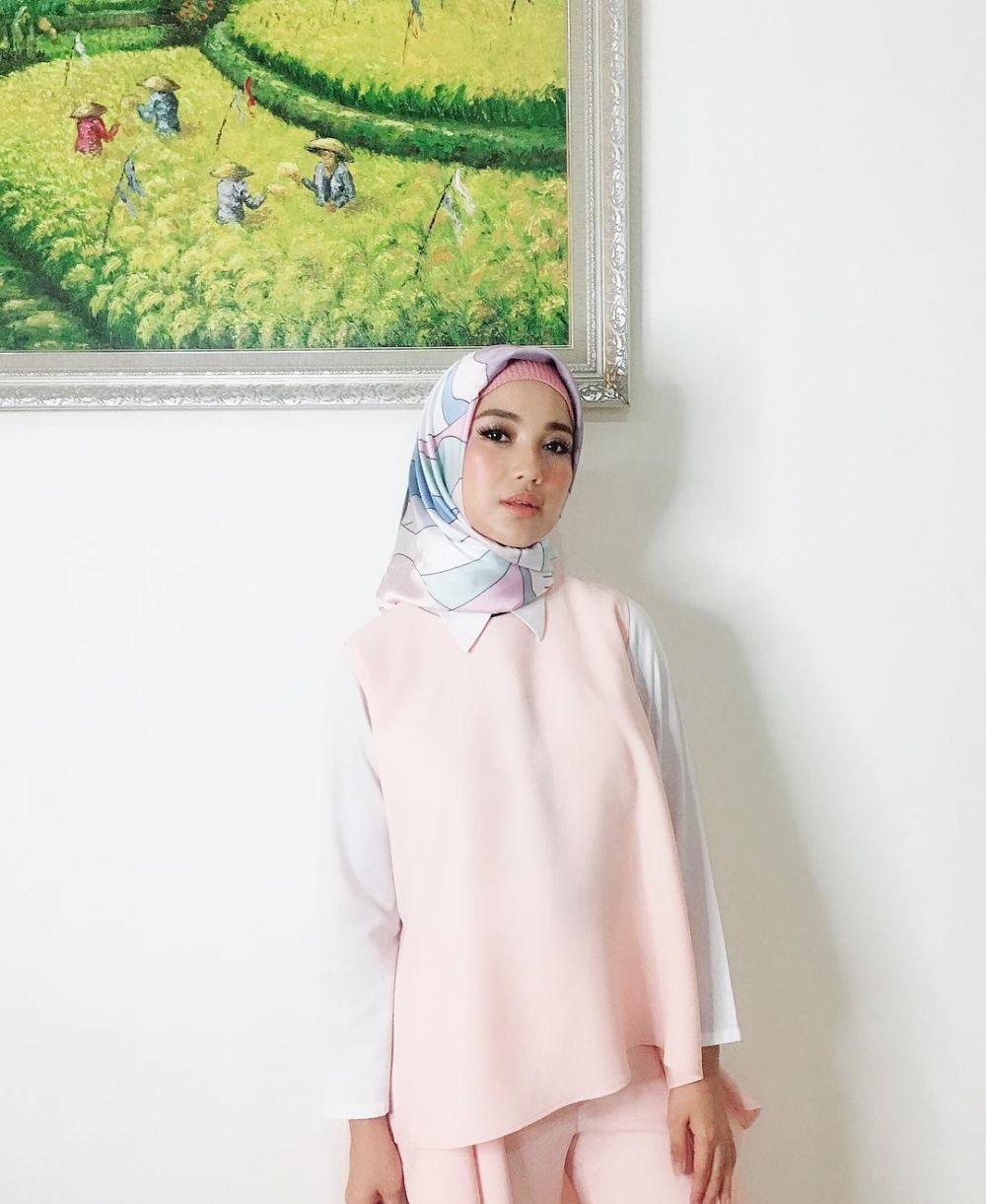 Belum rutin berhijab, tapi 7 seleb ini kerap berfoto kenakan jilbab
