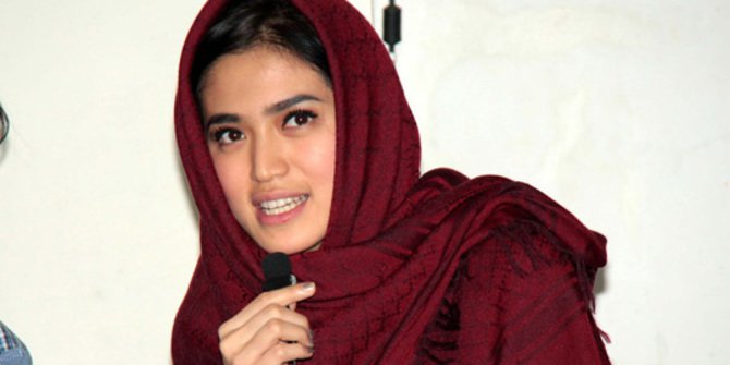 Biasanya hot, ini 5 gaya berkerudung anggota Girl Squad Nia Ramadhani