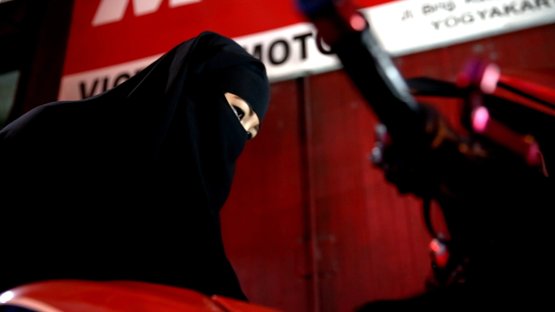 Kisah lady biker bercadar, dari dicegat penjahat hingga dikira teroris