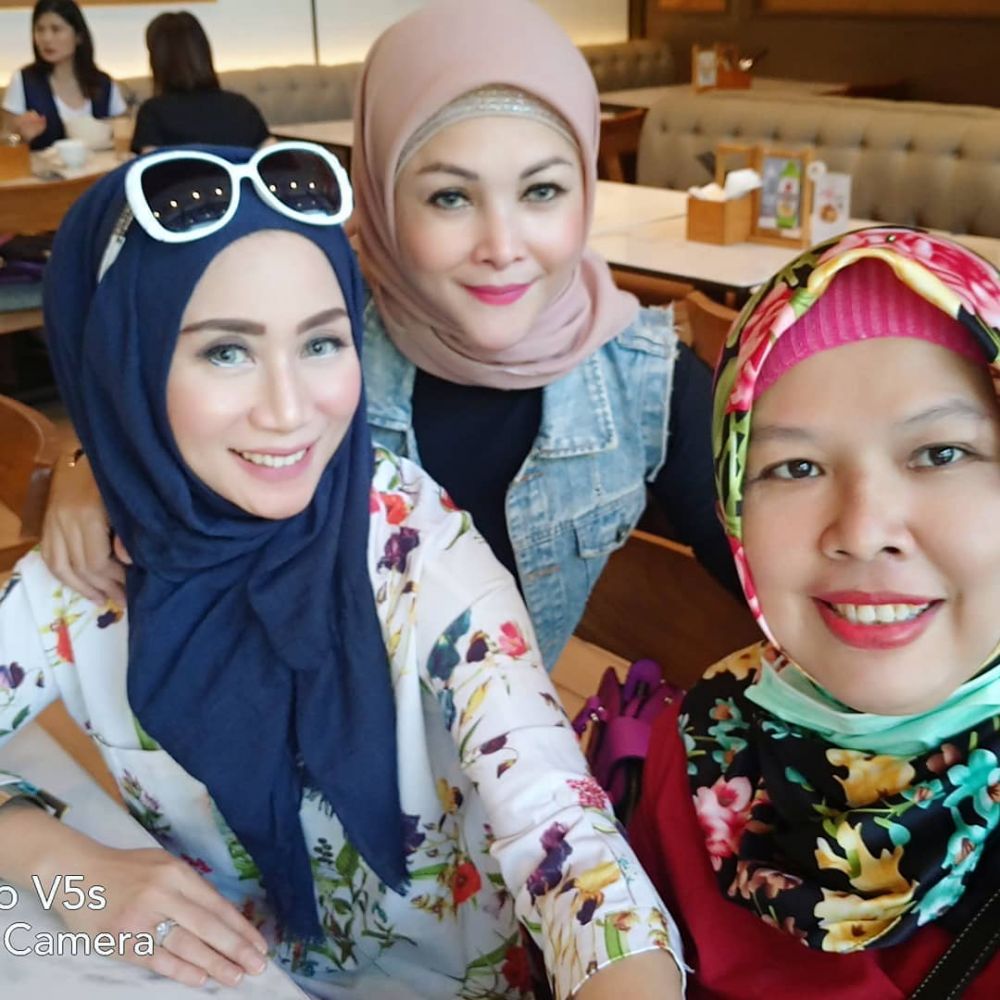 8 Potret Cyntia Livianty, adik Maia Estianty yang tak kalah memesona