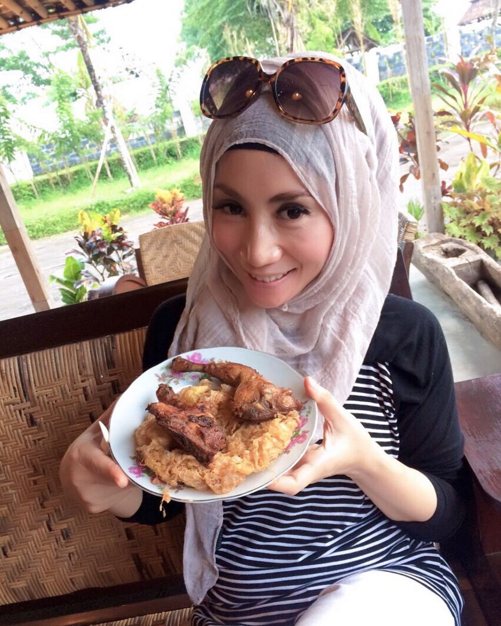 8 Potret Cyntia Livianty, adik Maia Estianty yang tak kalah memesona