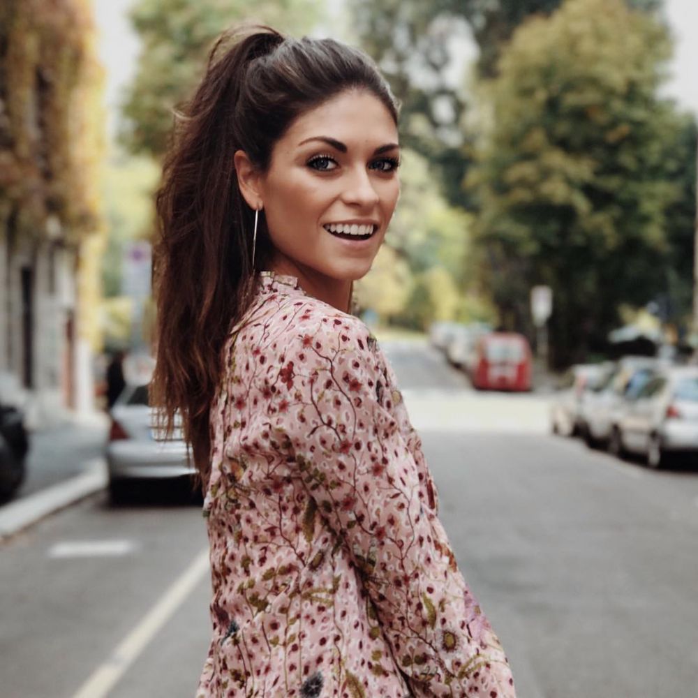 9 Pesona Linda Morselli, supermodel seksi mantan Valentino Rossi