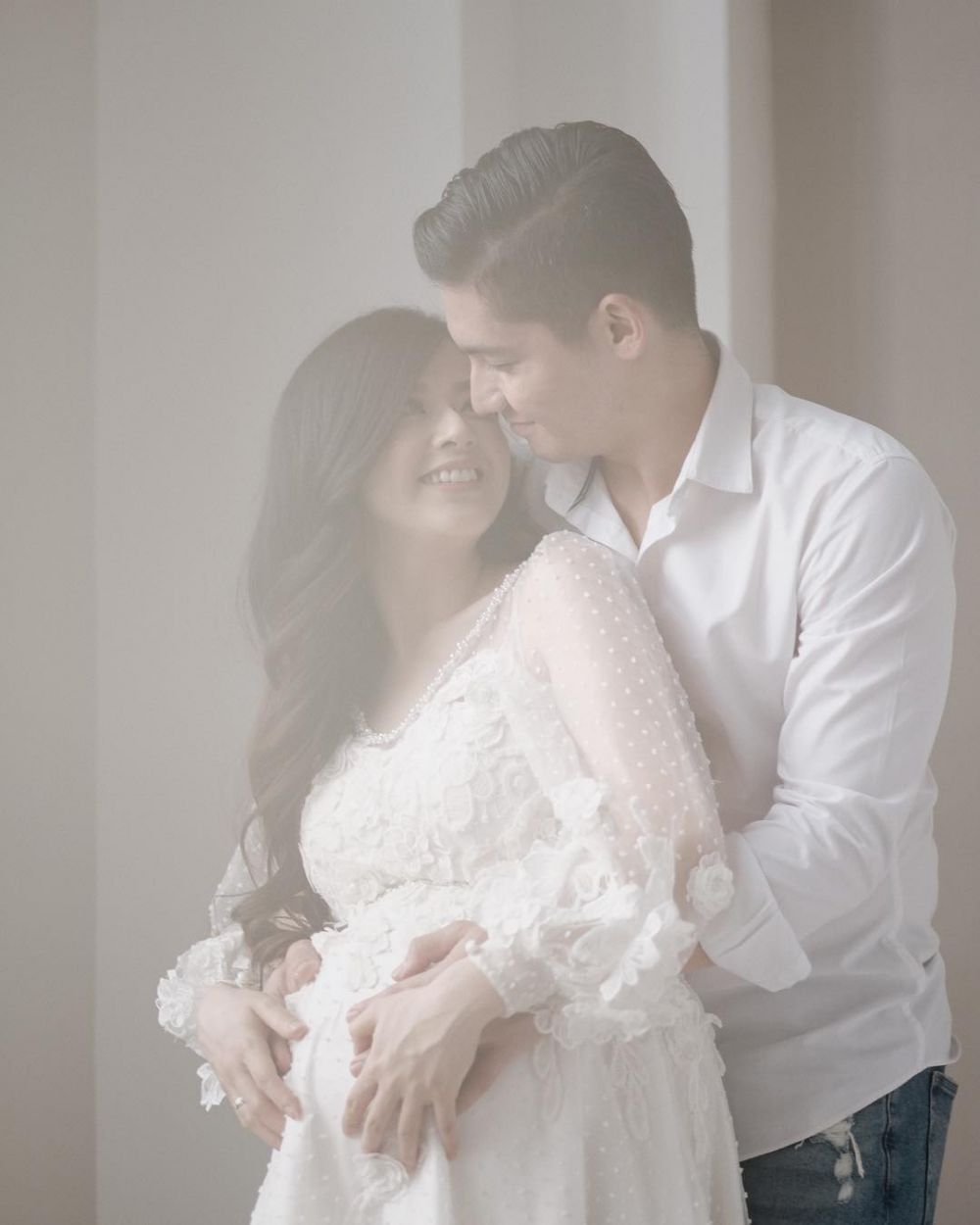 7 Keromantisan Samuel dampingi Franda yang hamil 8 bulan, suami siaga
