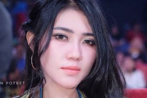 Foto bareng sang mama, Via Vallen malah tuai komentar tak terduga