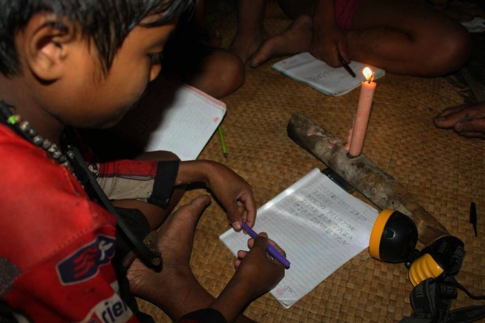 10 Potret semangat orang rimba meraih pendidikan ini bikin terharu