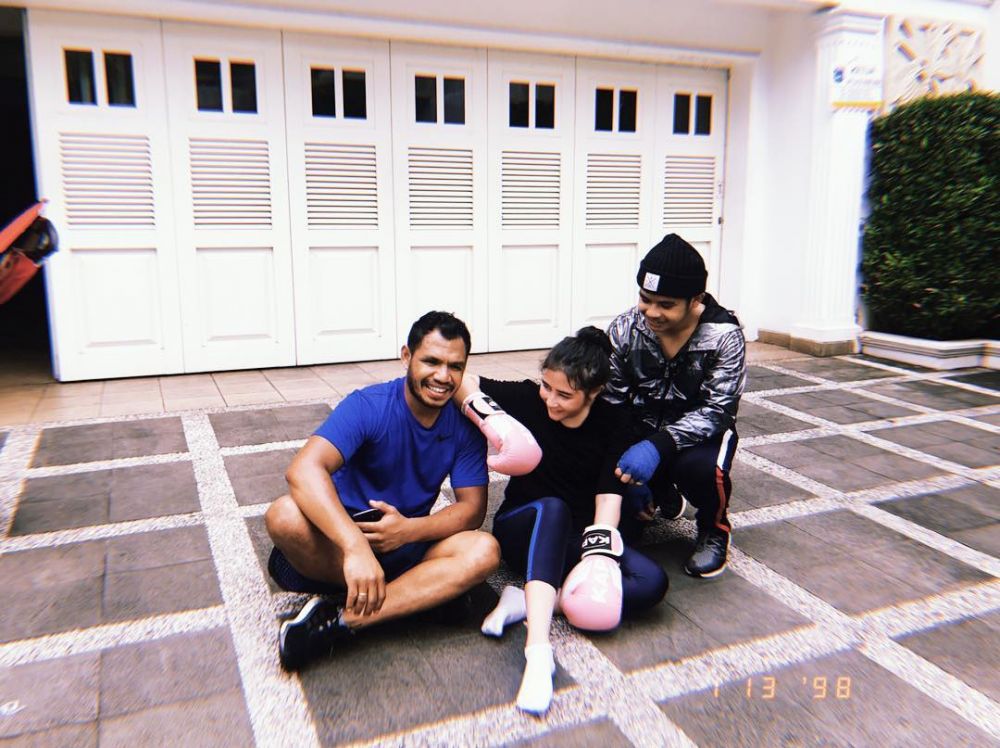 9 Gaya Prilly Latuconsina saat keringatan ini bikin salah fokus