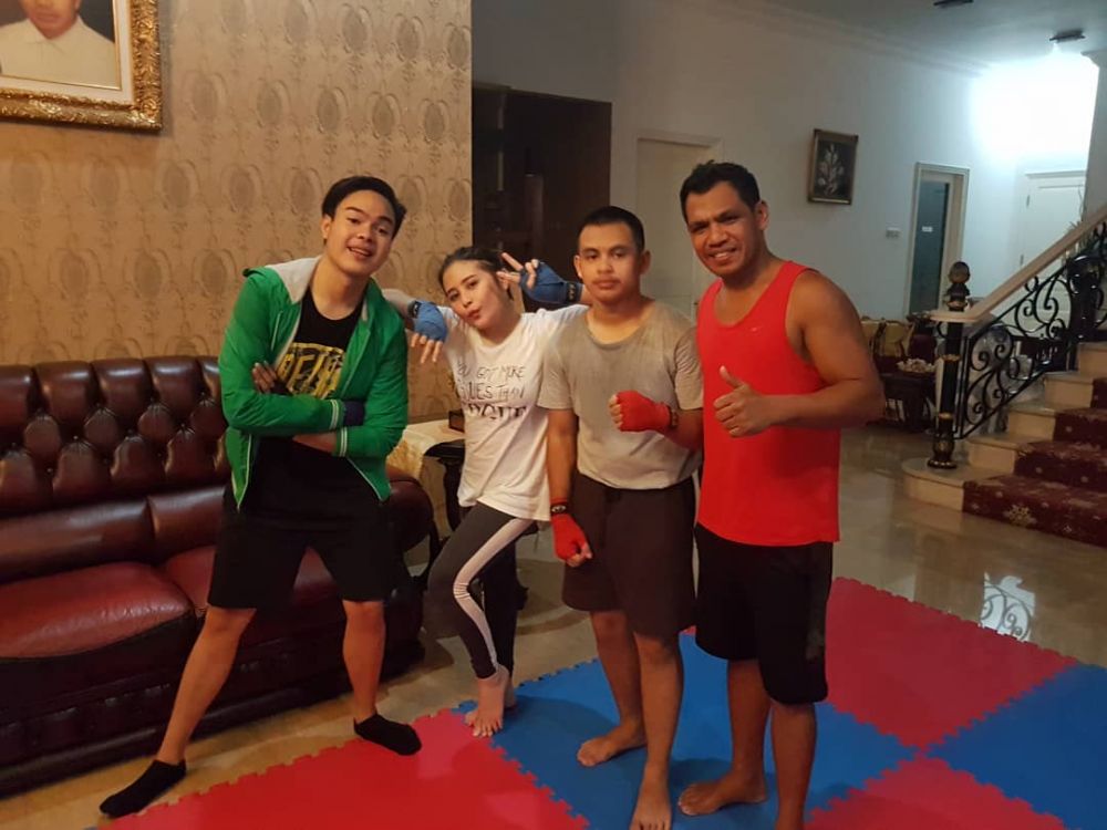 9 Gaya Prilly Latuconsina saat keringatan ini bikin salah fokus