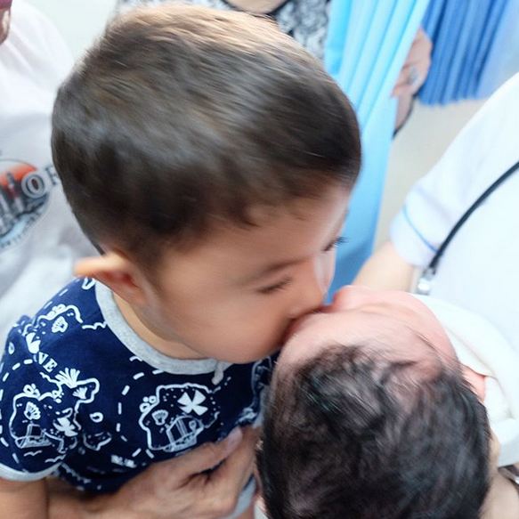 Lahir secara caesar, ini 5 potret anak kedua Nycta Gina & Rizky Kinos