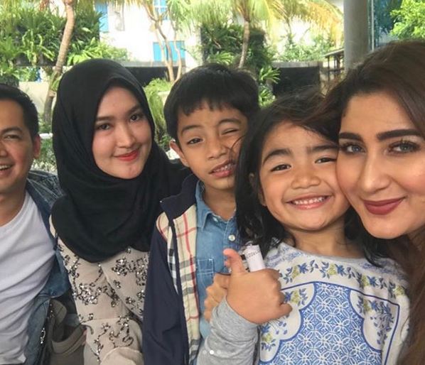 Jadi ibu tiri, ini 5 momen Lisya Nurrahmi bareng anak Tommy Kurniawan