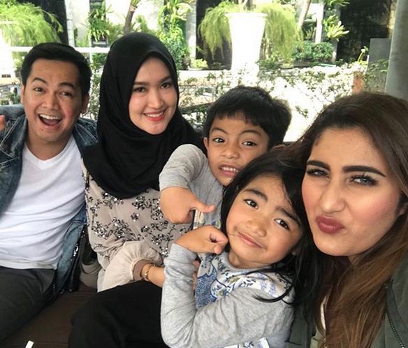 Jadi ibu tiri, ini 5 momen Lisya Nurrahmi bareng anak Tommy Kurniawan