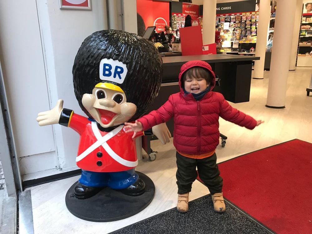 Pose imut 5 anak seleb pakai sweater saat liburan ini ngegemesin parah