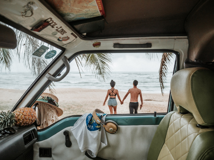 Pasangan ini keliling China pakai mobil angkot, ini 10 foto kerennya