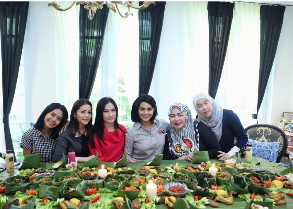 Bertabur bintang, begini 8 potret keseruan seleb di arisan Ladies