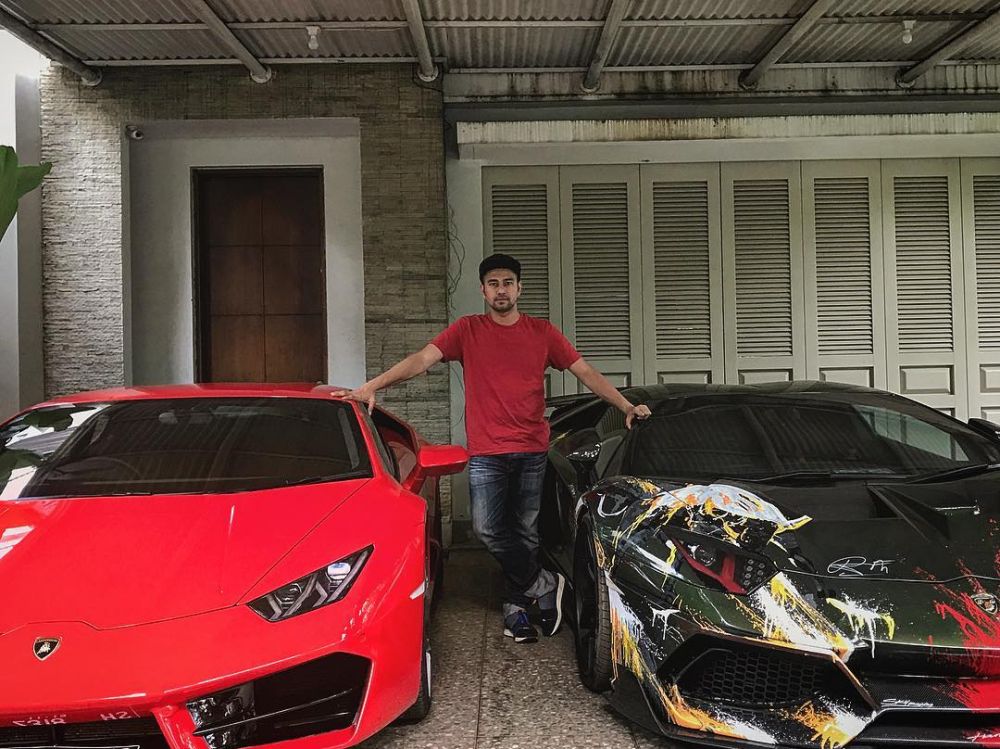 9 Gaya keluarga Raffi-Nagita dengan kendaraan mewah, berkelas banget