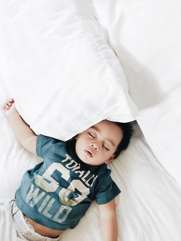 Intip gaya 10 anak seleb saat tidur, mana yang paling bikin gemas?