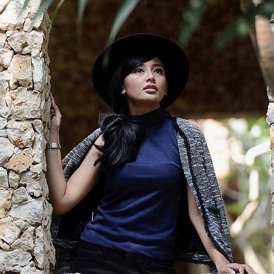 Annisa Hertami, pemeran Nyai yang ternyata jago masak & bikin puisi