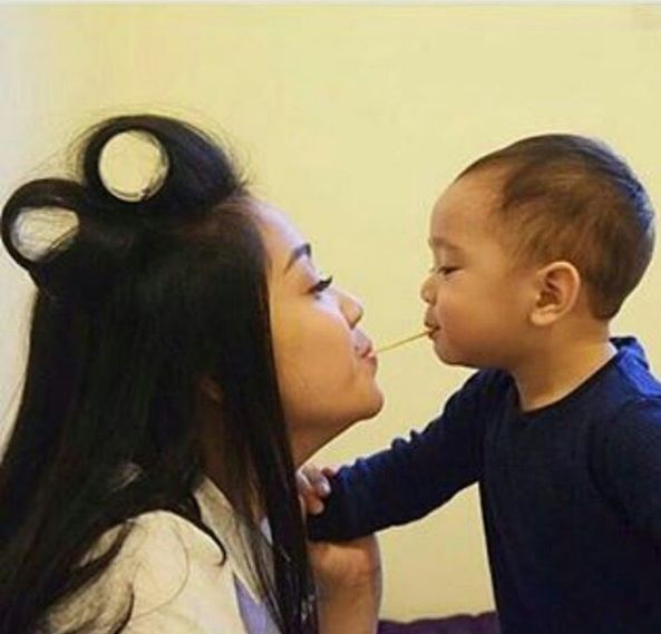 10 Gaya khas memsye Nagita Slavina pakaI roll rambut, gemas abis