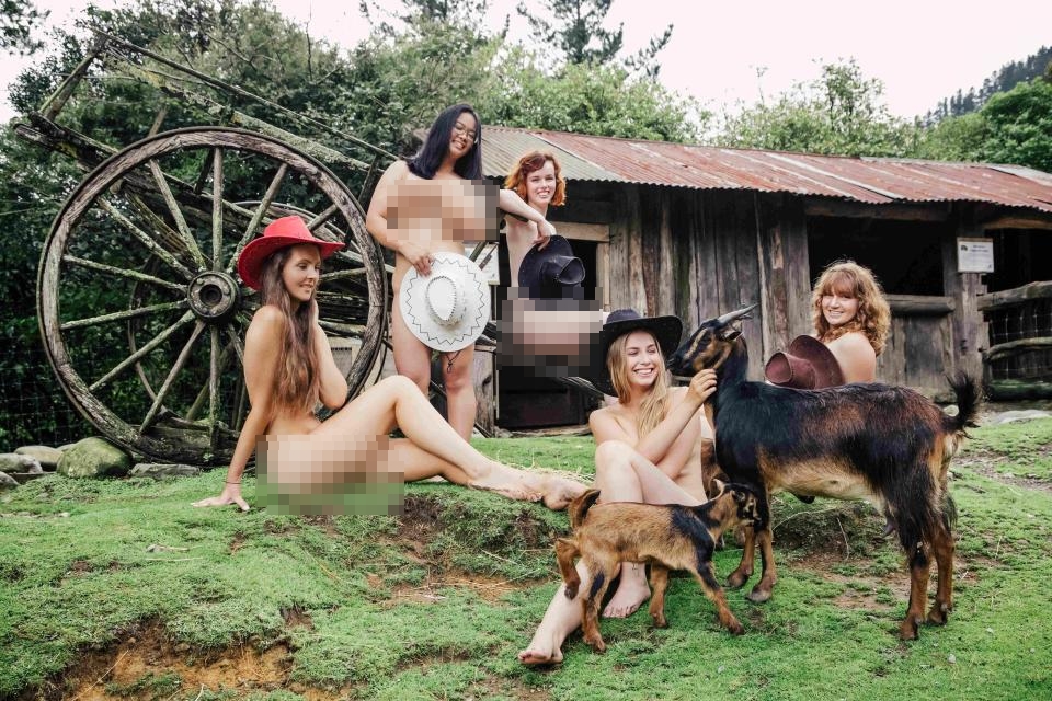 7 Pemotretan mahasiswa tanpa benang, alasannya nggak akan kamu sangka