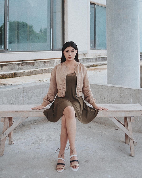 Rambut belah tengah, 10 gaya Awkarin ini disebut tiru Kylie Jenner