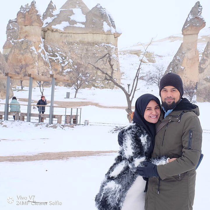 Tak cuma Ayu dan Ditto, 6 pasangan seleb ini dari temen jadi demen