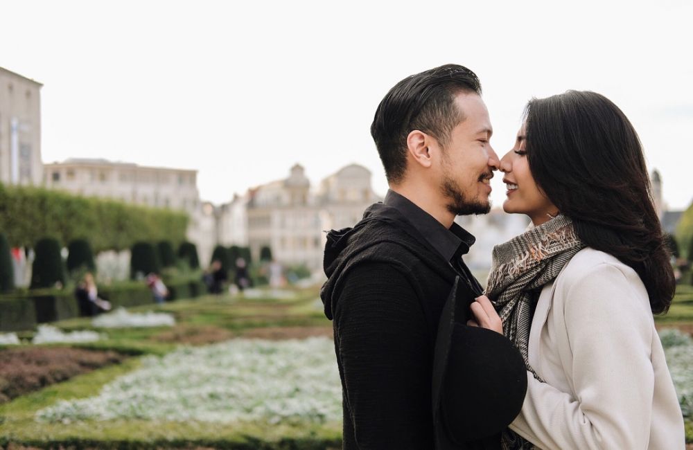 Tak cuma Ayu dan Ditto, 6 pasangan seleb ini dari temen jadi demen